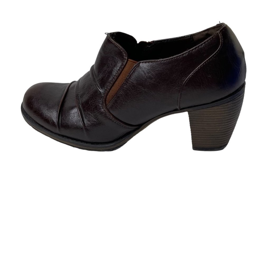 White Mt. Suada women's size 7 brown slip on elastic vegan heels booties FLAW